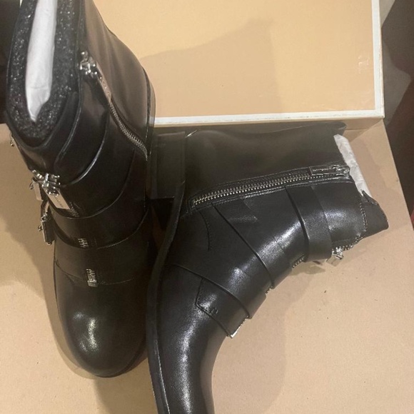 Michael Kors SALE! Brand New (NIB) Womans Leath Ankle Boots Buckls&Straps Sz 7&8 - Picture 5 of 9